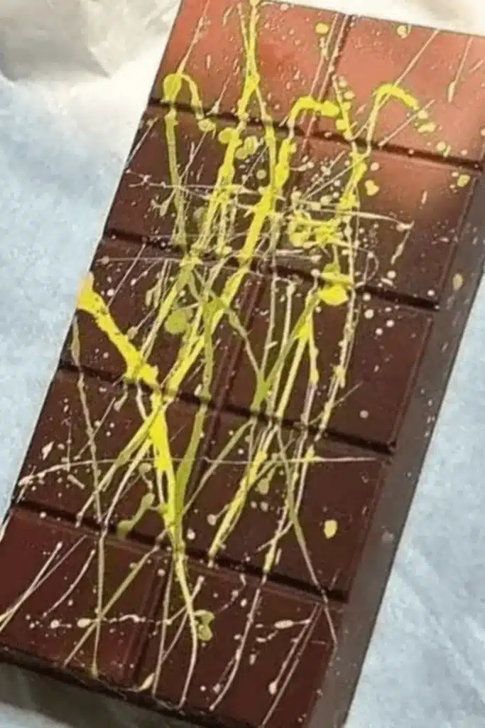 Finished Dubai chocolate bar with drizzle topping