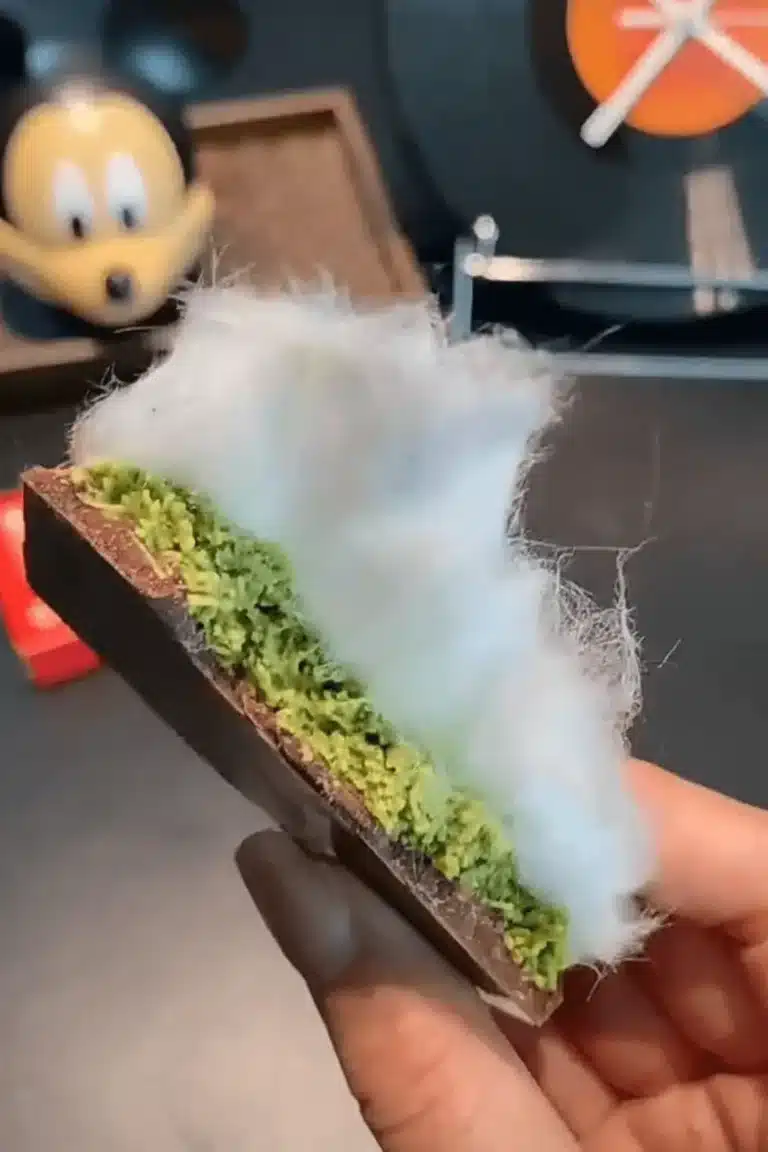 Pistachio and cotton candy filling in chocolate bar